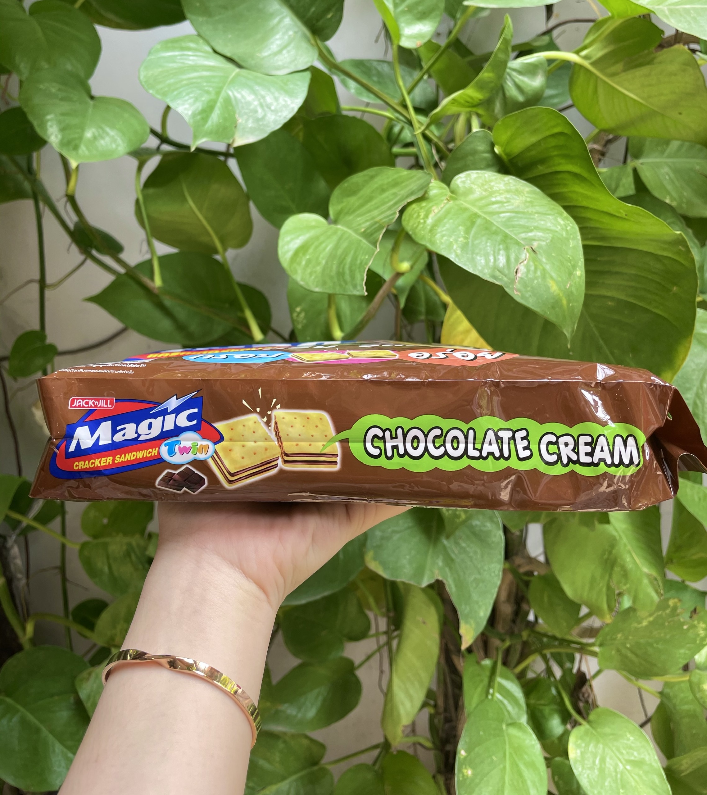 Bánh Magic Cracker Thái Lan Kẹp Kem (Nâu) Sôcôla Chocolate (Túi 24 gói)