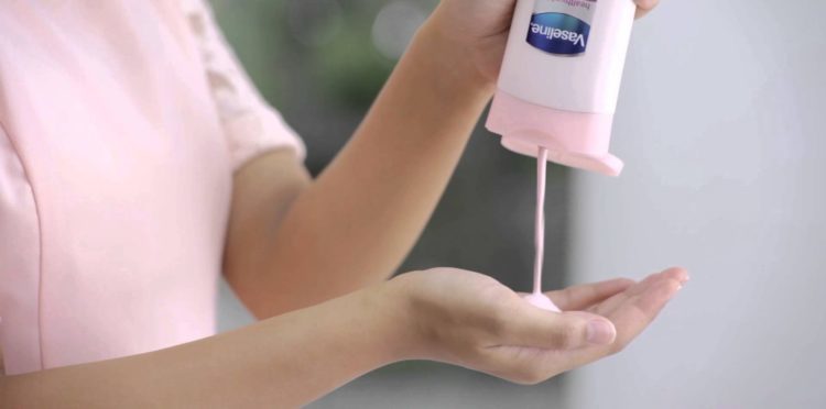 Dưỡng thể Vaseline Hồng