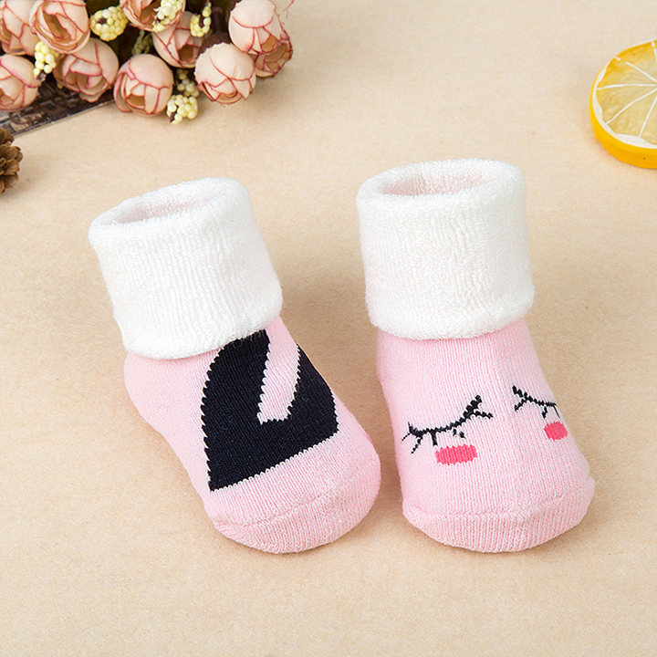 Tất cổ cao giữ ấm chân cho bé nhiều hình siêu kute