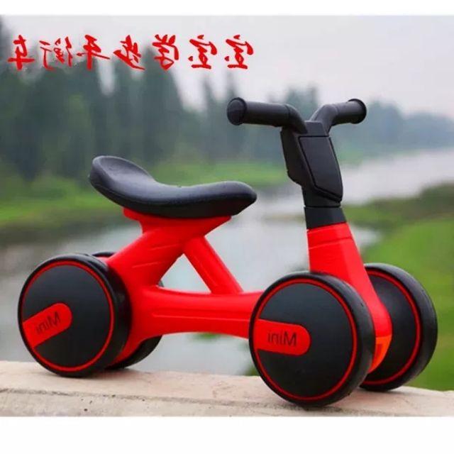 XE CHÒI CHÂN BÁNH MINI CÓ NHẠC CHO BÉ