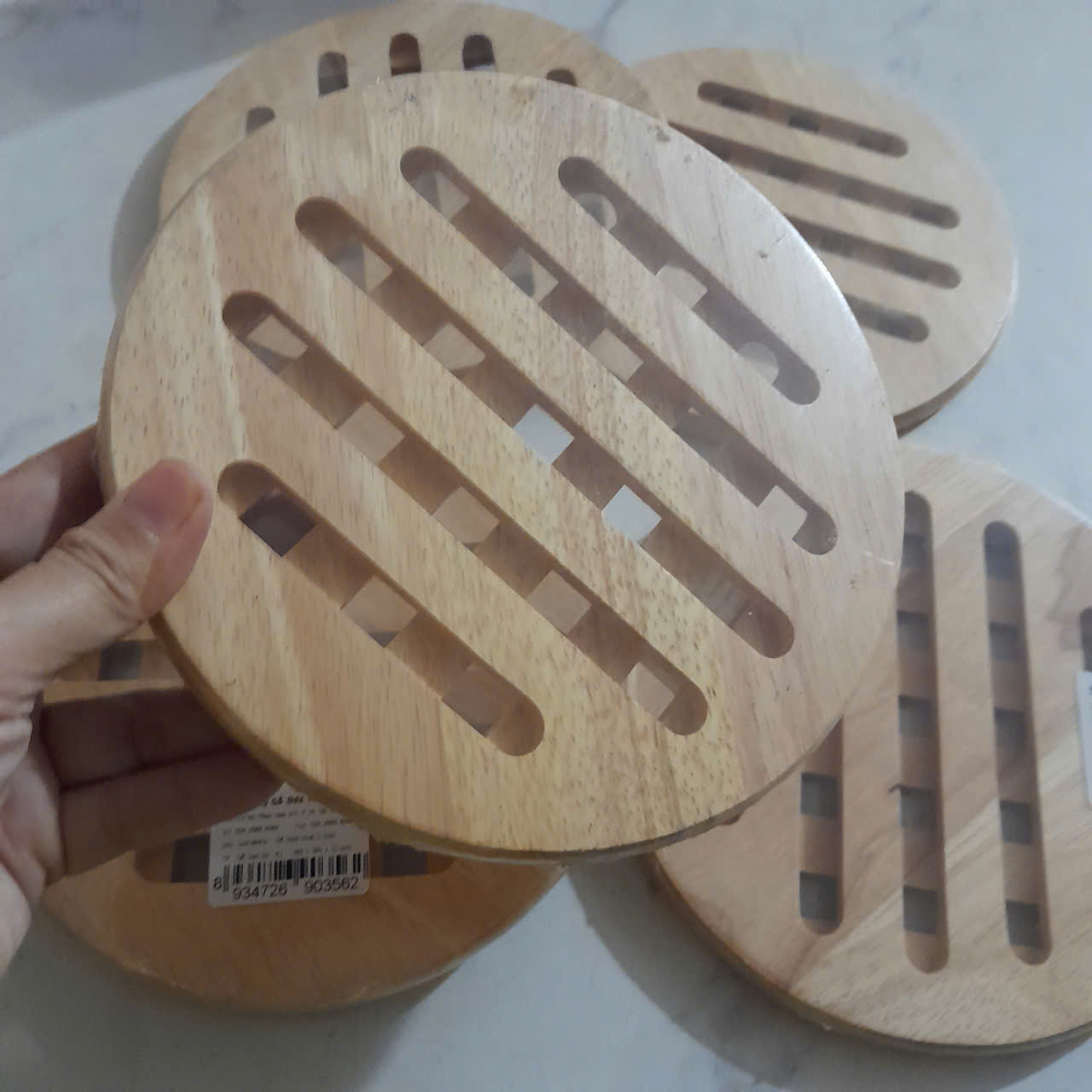 Gia dụng gỗ Đức Thành, sản phẩm đồng giá, chất liệu gỗ cao su tự nhiên