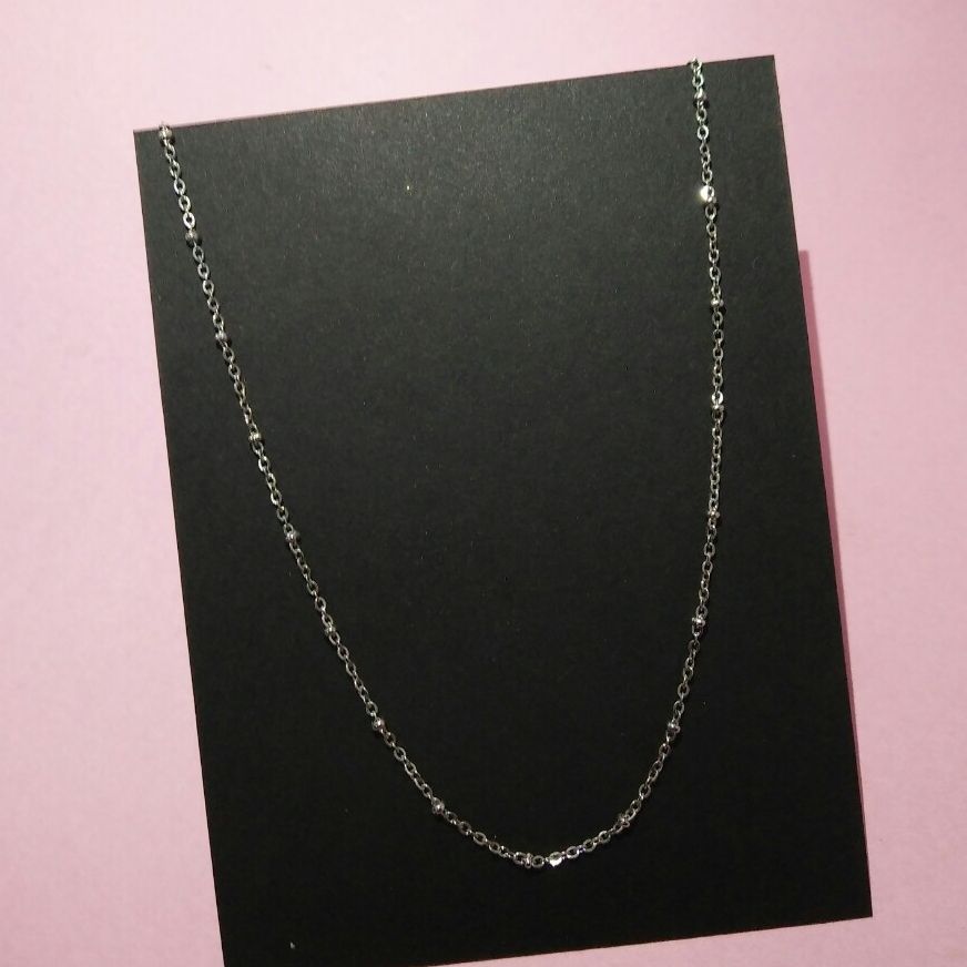 Dây chuyền trơn dây xích có hột bi không đen không rỉ sét (không có mặt dây)