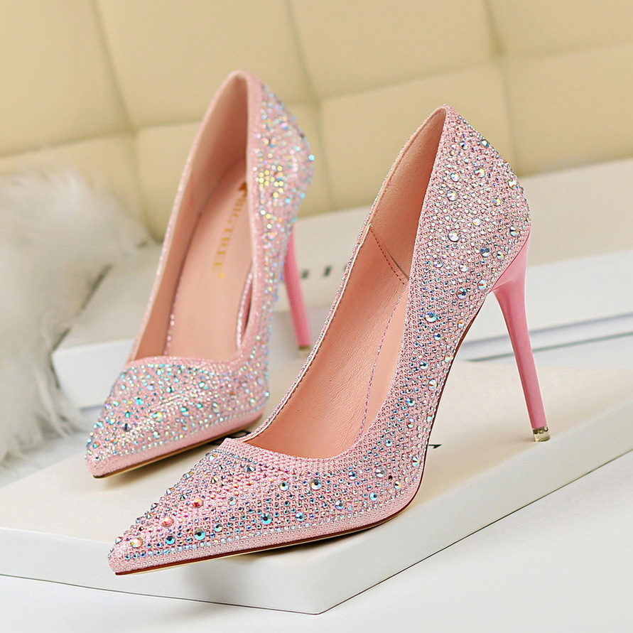 305-1 HIGH HEELS BIG TREE