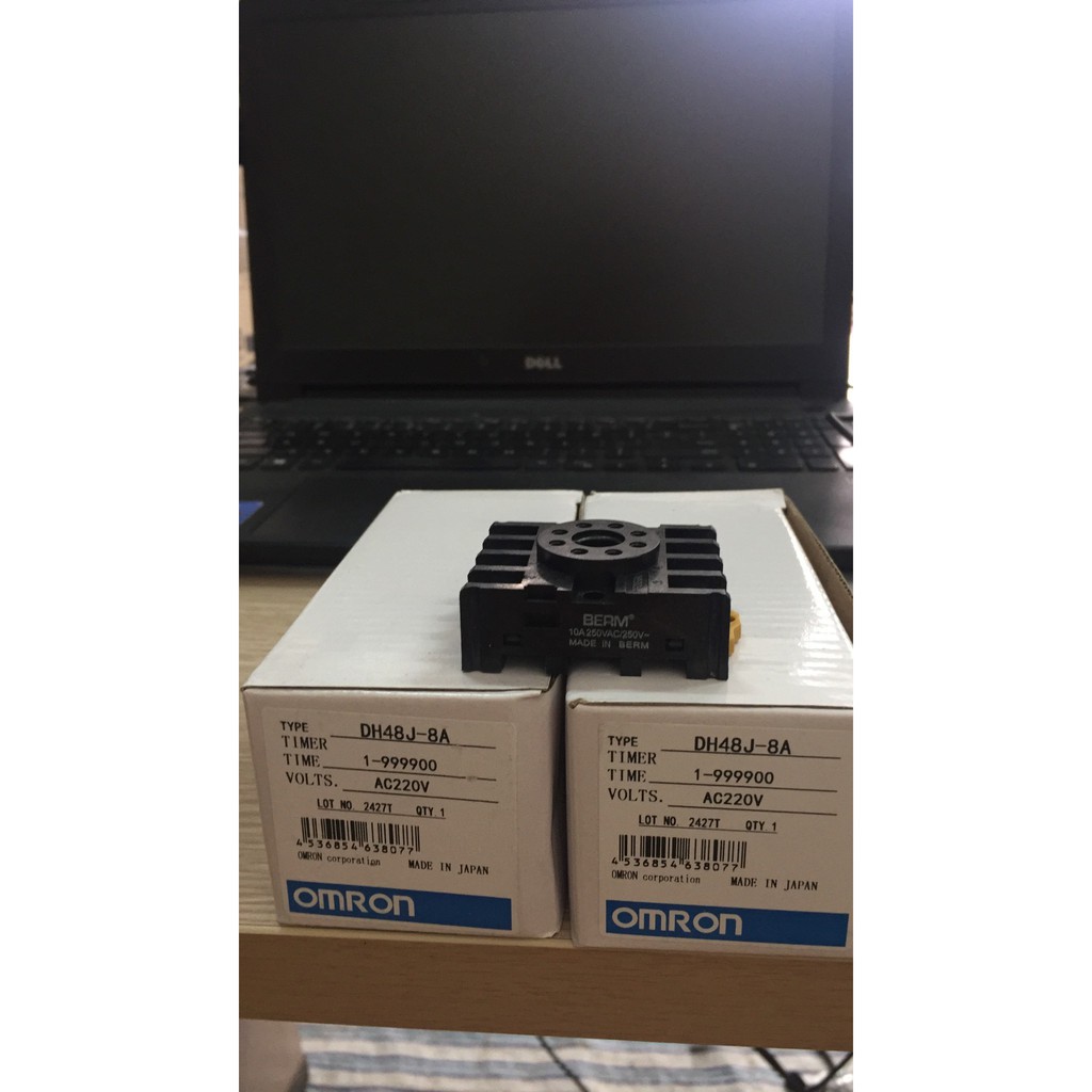 Bộ đếm Omron DH48J-8A (bao gồm cả đế)