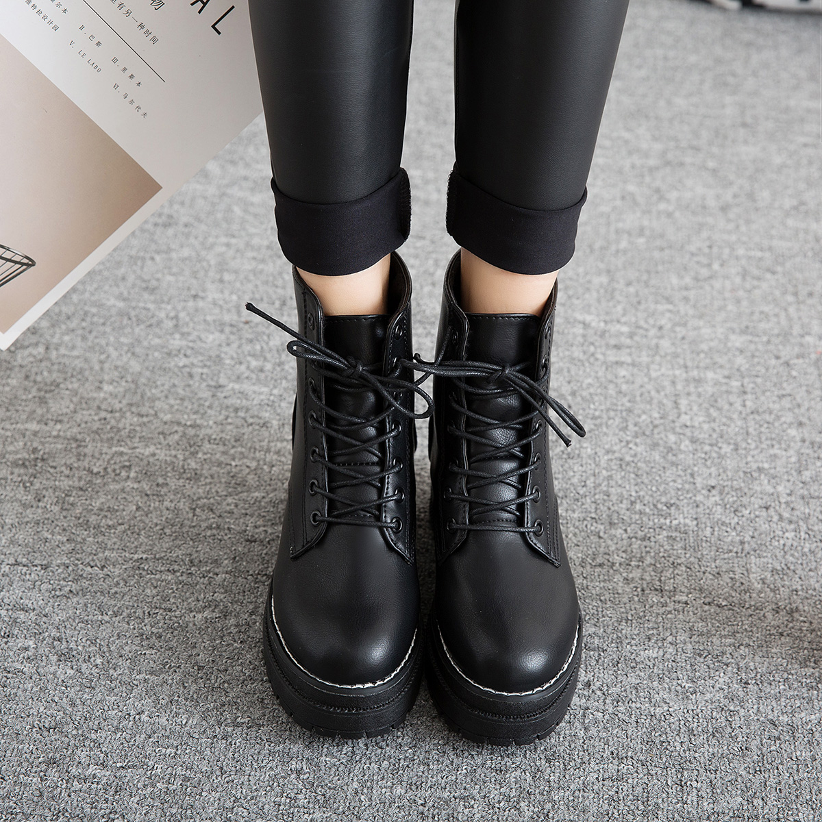 Giày boot nữ đế vuông 4cm dây buộc cá tính B118