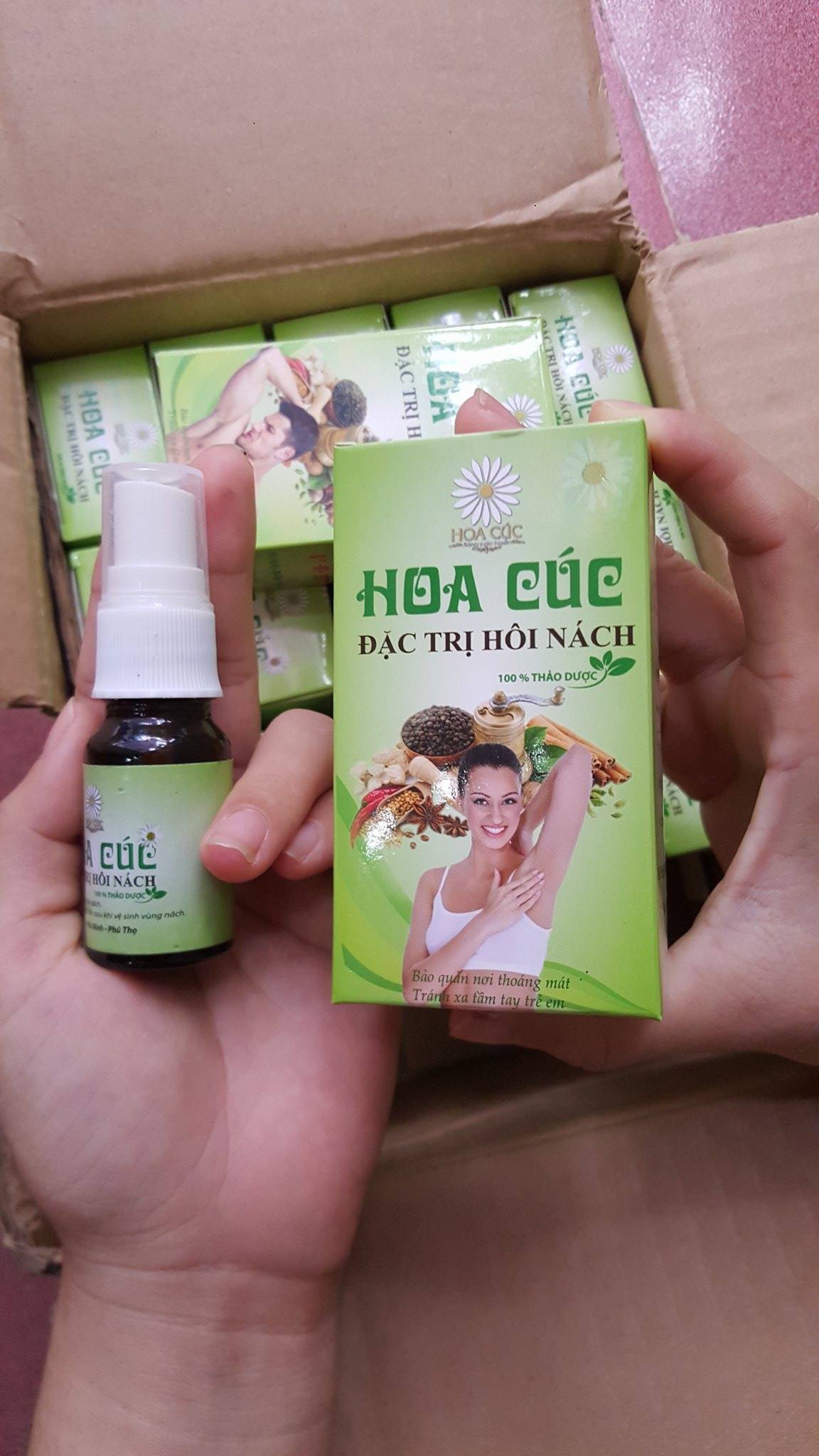 Lọ xịt hôi nách Hoa Cúc