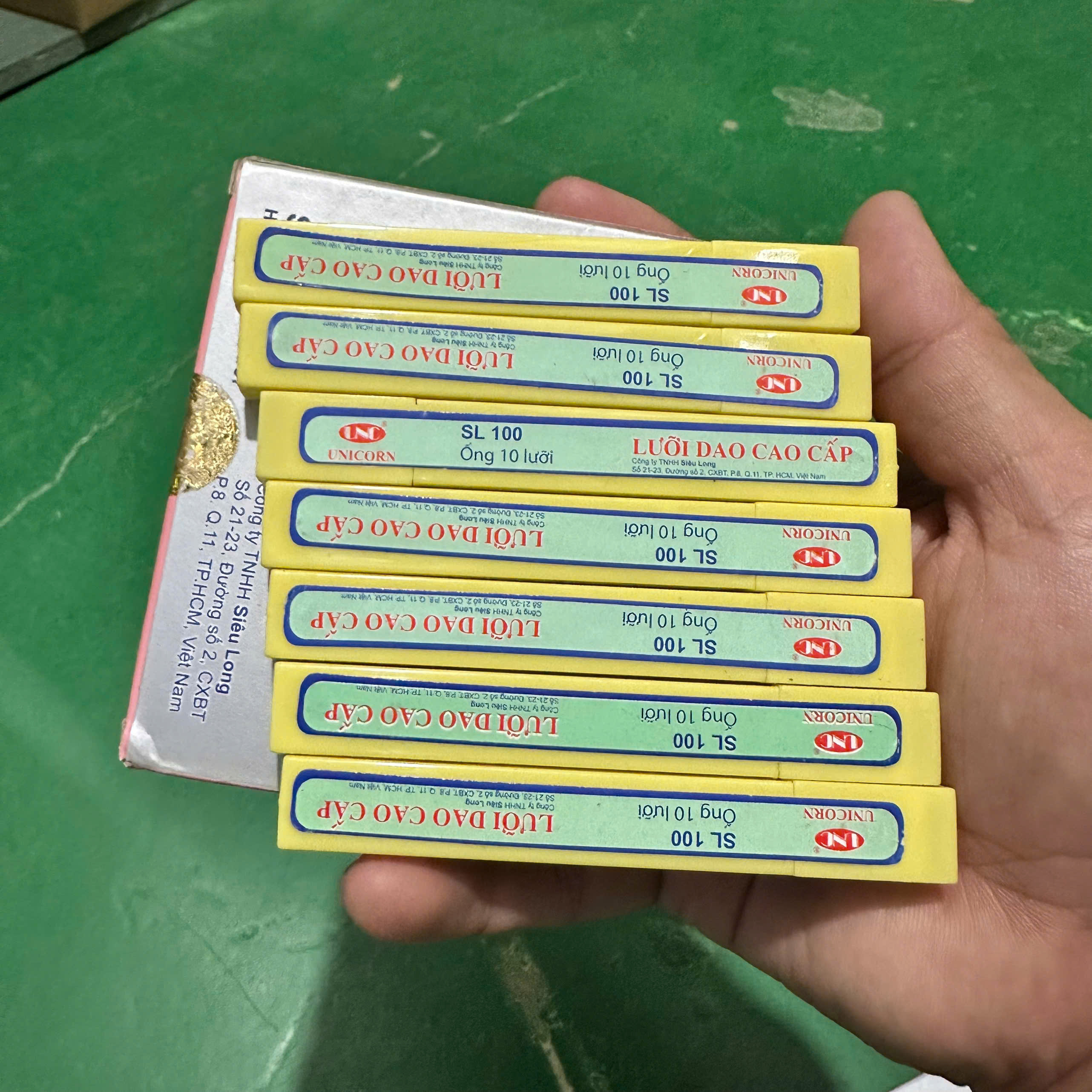 Hộp 10 Lưỡi Dao Lớn/Nhỏ UniCorn Vàng SL100/SL150