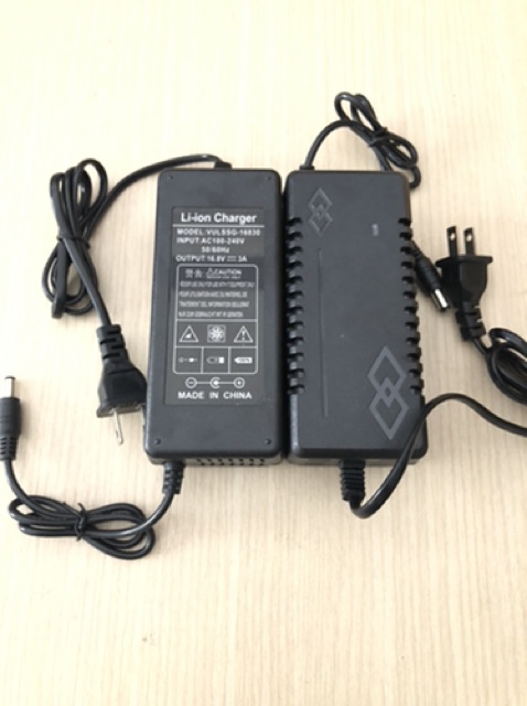 [HCM]Sạc Pin Lion 16.8V 3A có Quạt ( chuẩn AAA)