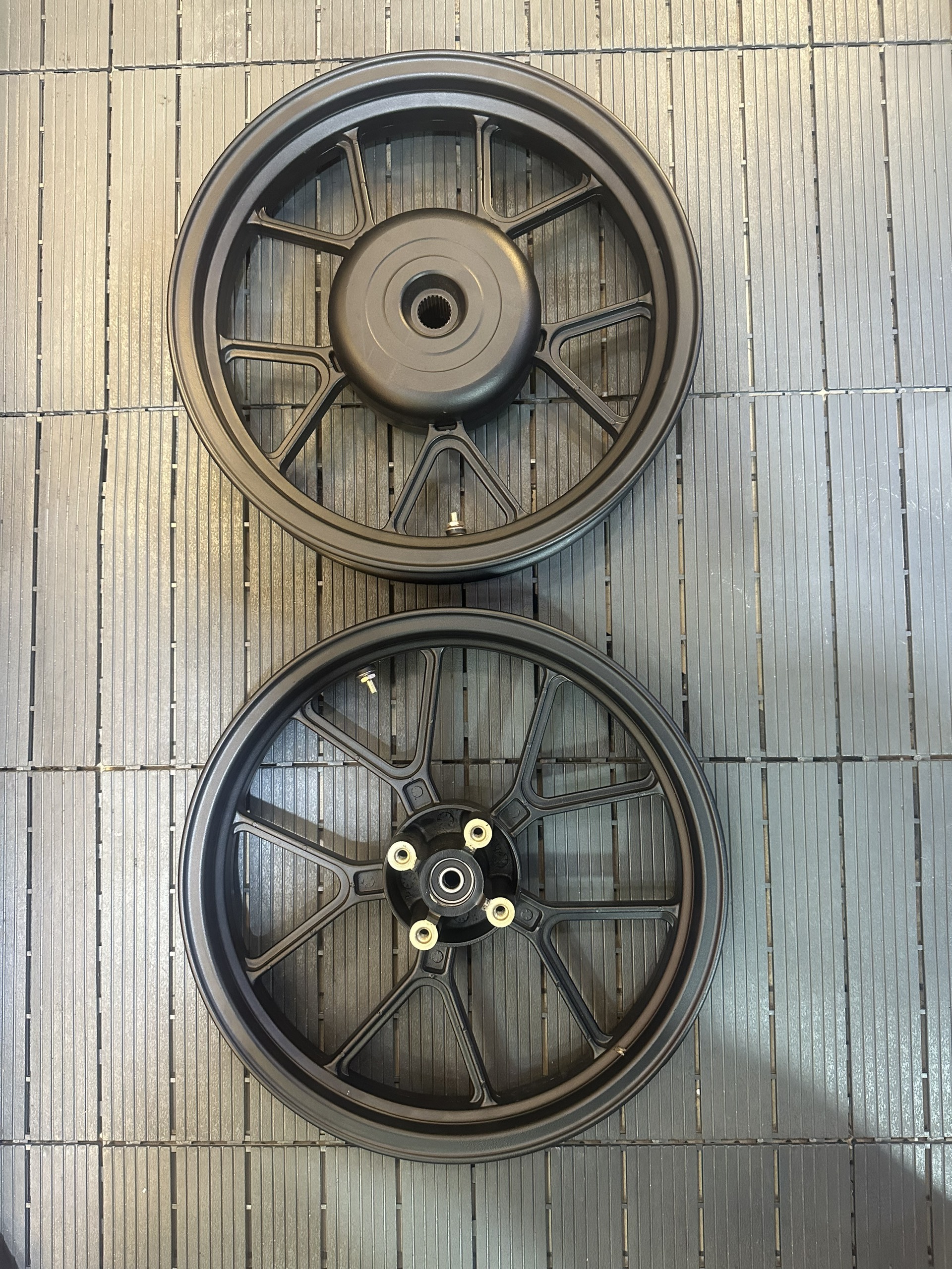Mâm Vario kiểu Daytona (1.85-2.15) - Màu Đen