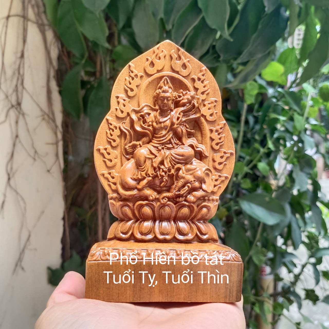 Tượng phật bản mệnh theo tuổi bằng gỗ bách xanh để xe ô tô cực đẹp