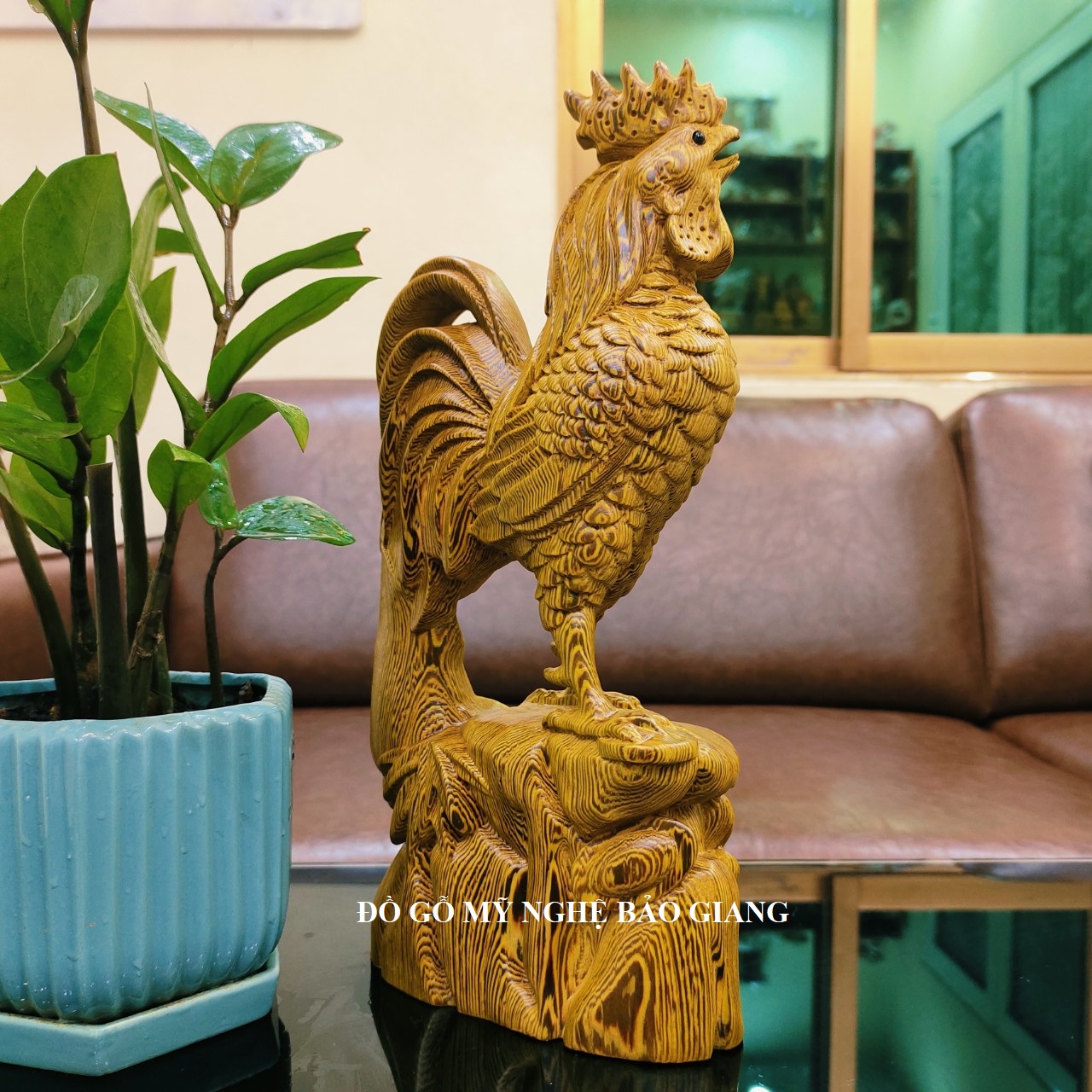 Tượng con gà gỗ mun đuôi công cao 20 cm