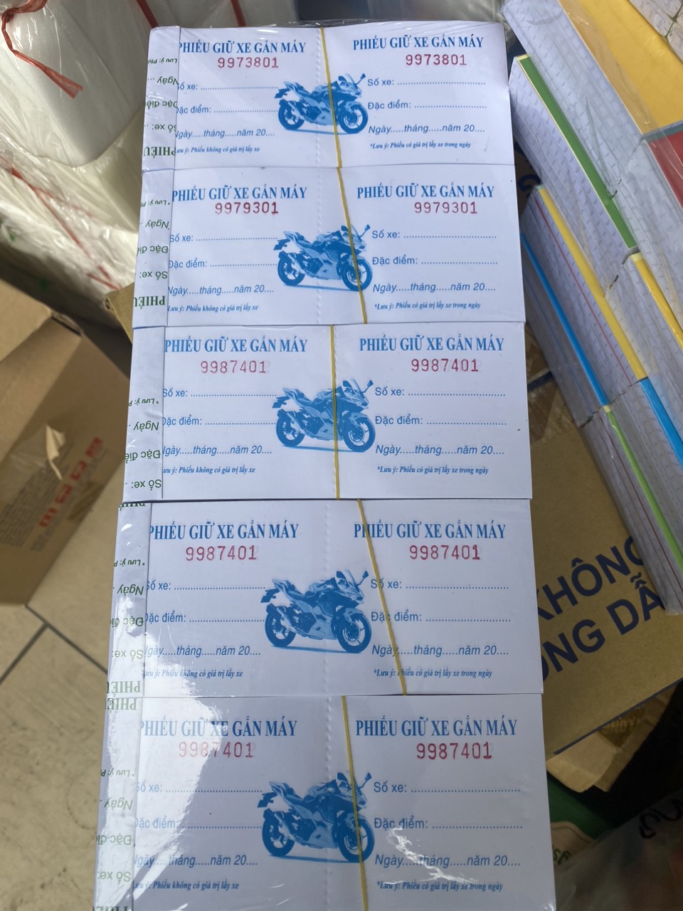 Phiếu giữ xe in sẵn CÓ ĐÓNG SỐ NHẢY,
