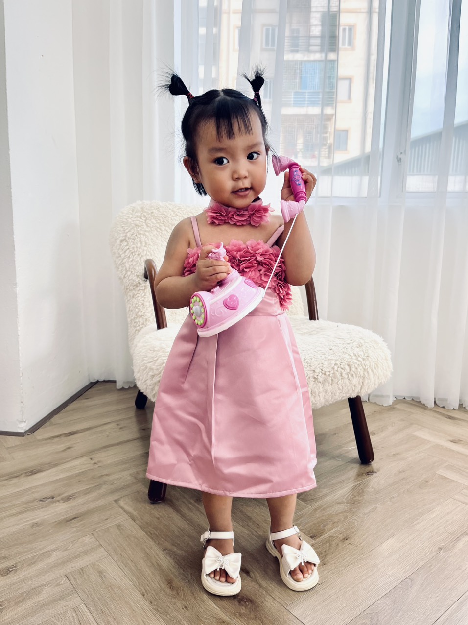 Đầm thiết kế đính hoa cho mẹ và bé