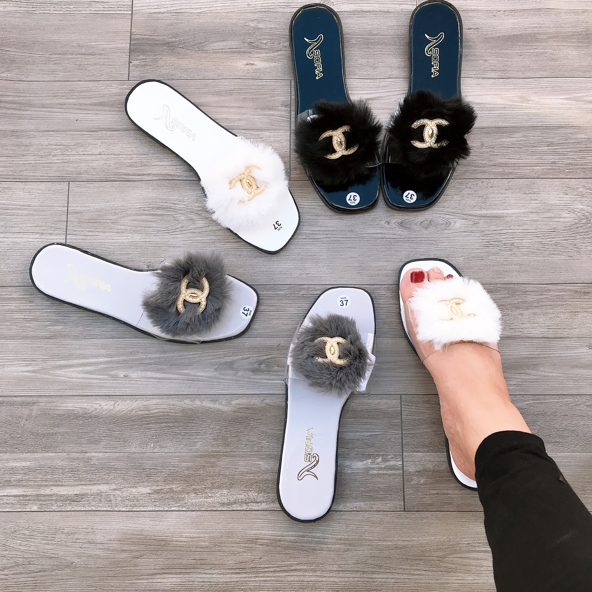 Dép quai ngang lông vũ gắn khoá