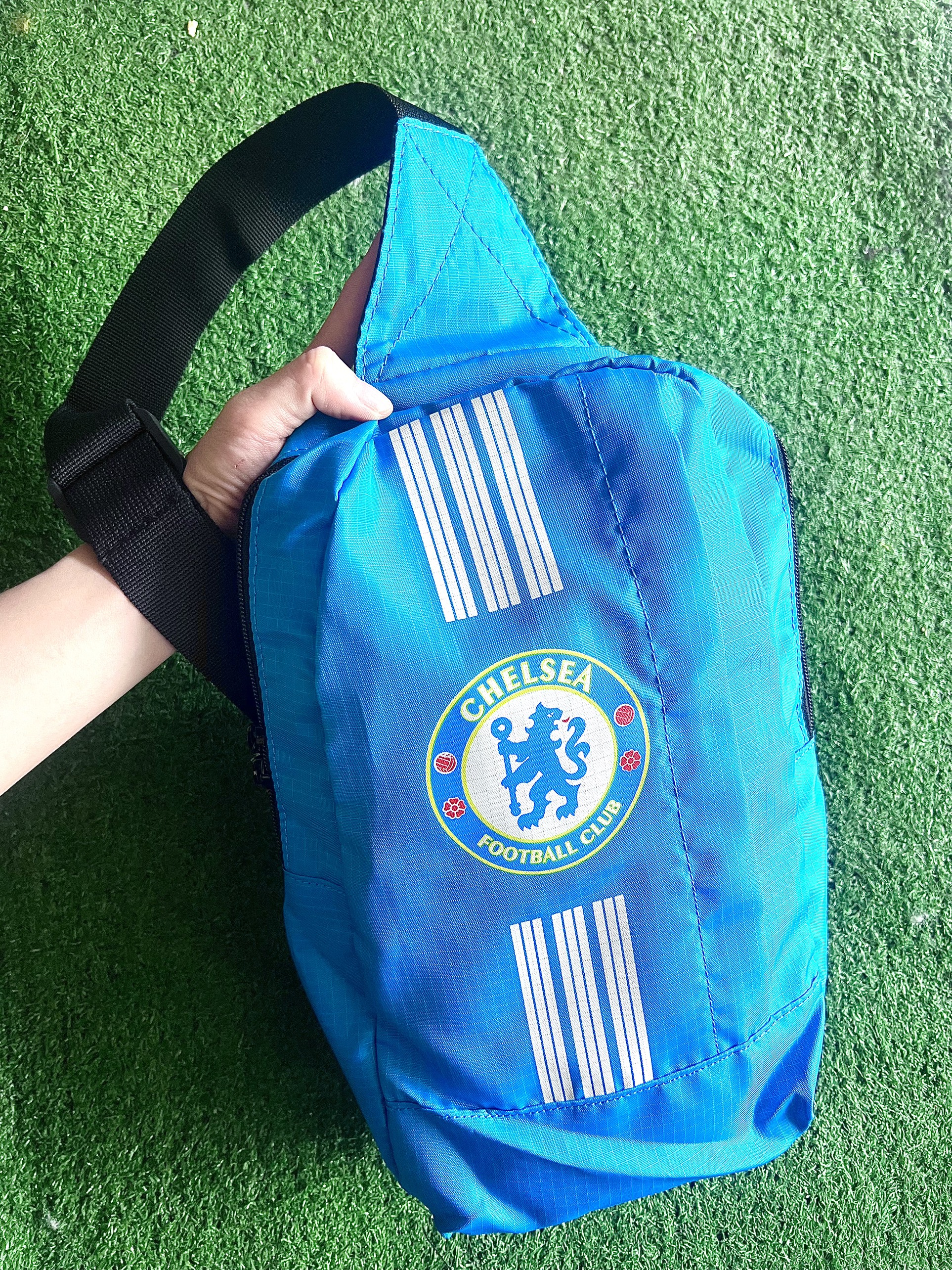 TÚI CHELSEA XANH đeo chéo 2 ngăn ( túi đựng giày đá banh đeo chéo và túi trống 2 ngăn )