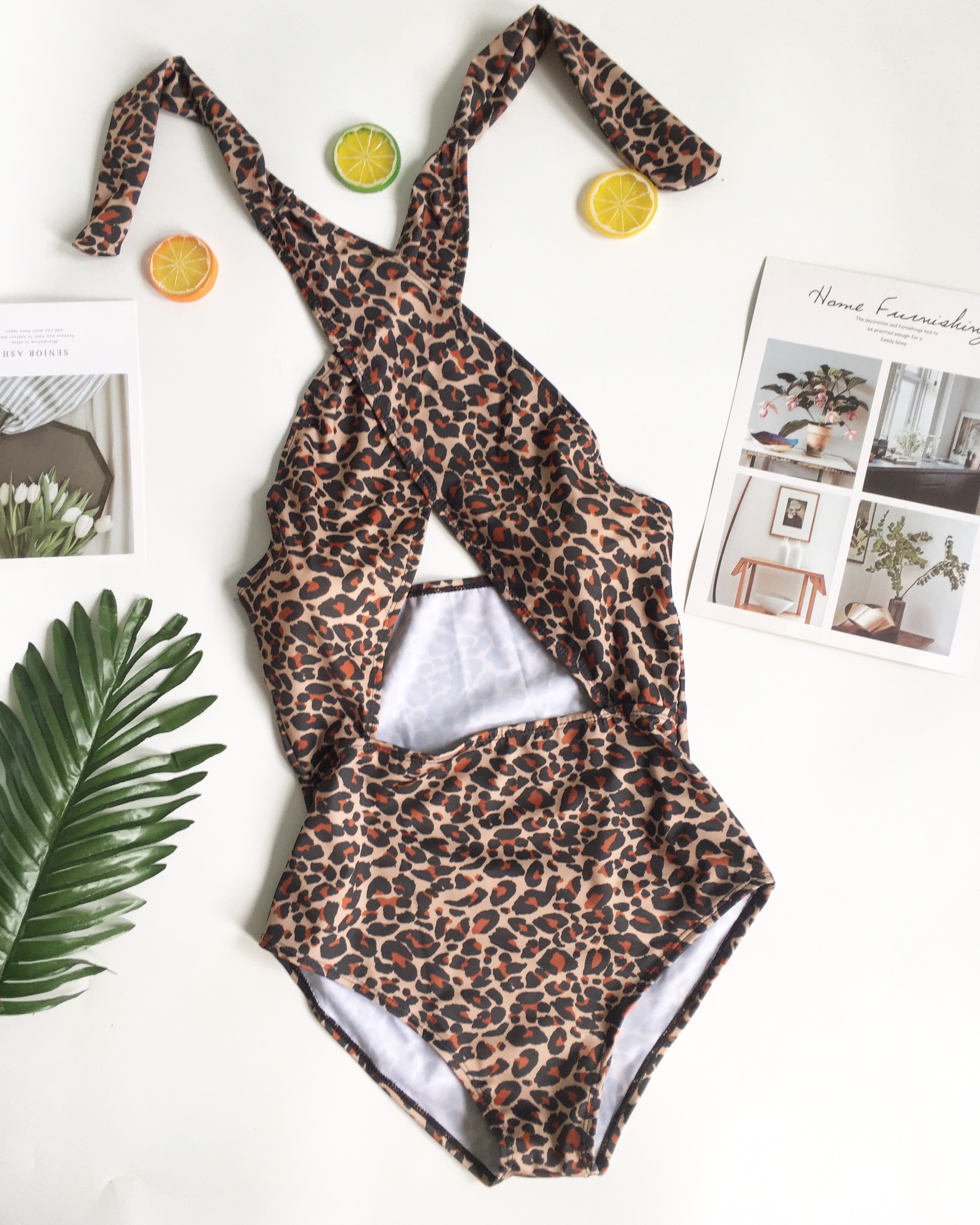 Bikini xẻ ngực da beo