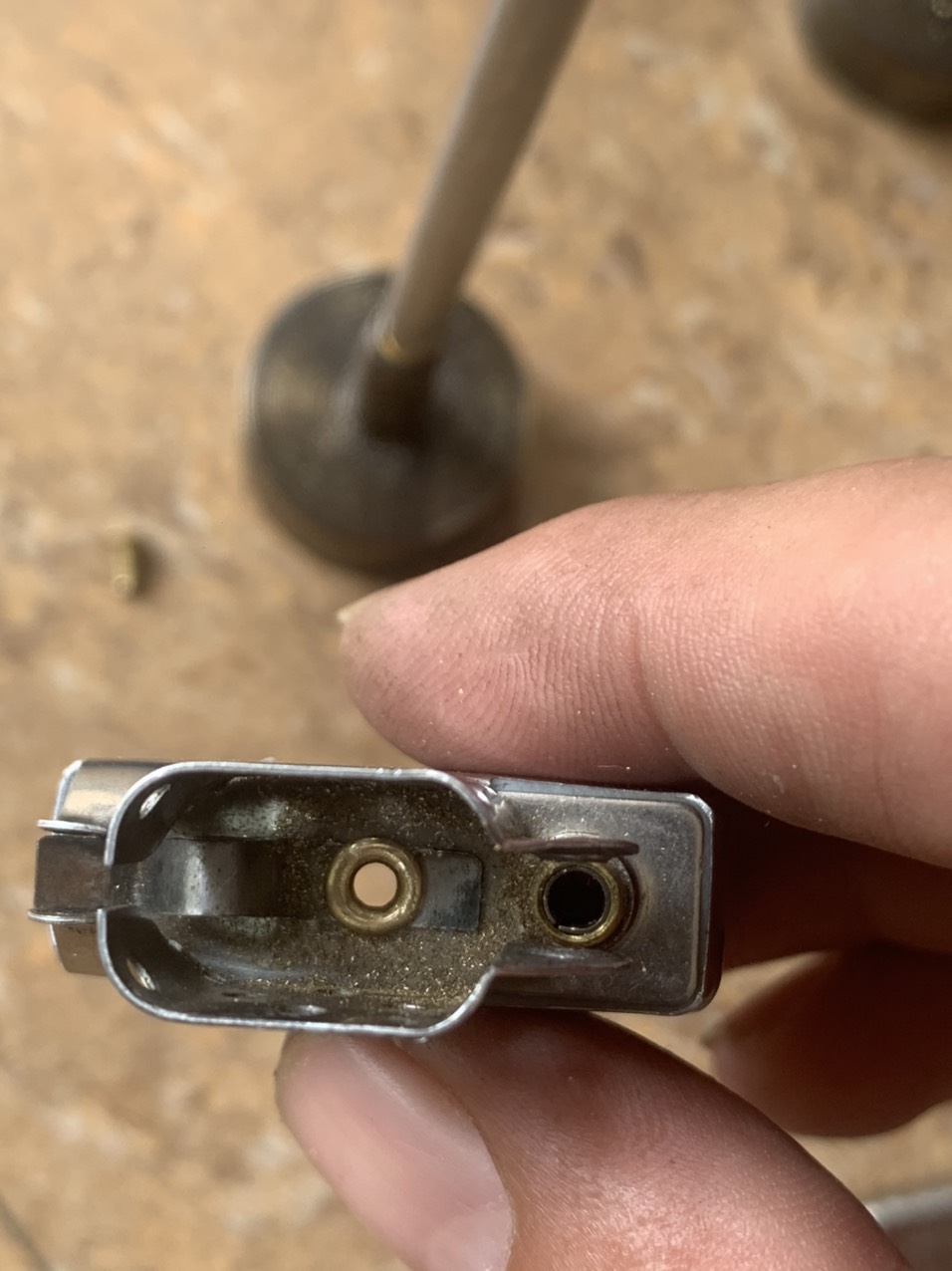 Lưỡi gà zippo gù