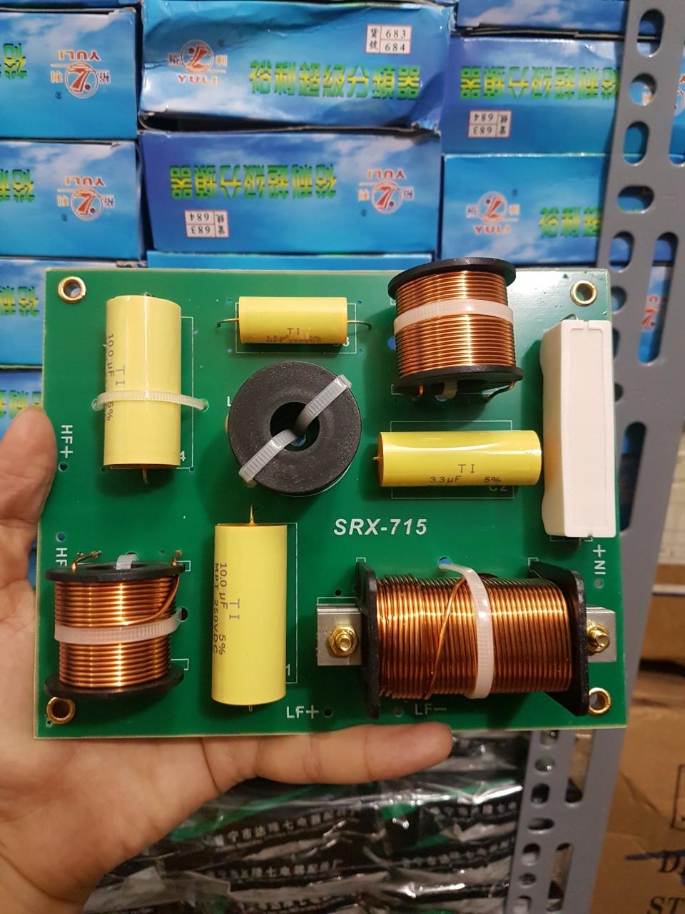 Một cặp phân tần loa SRX-715