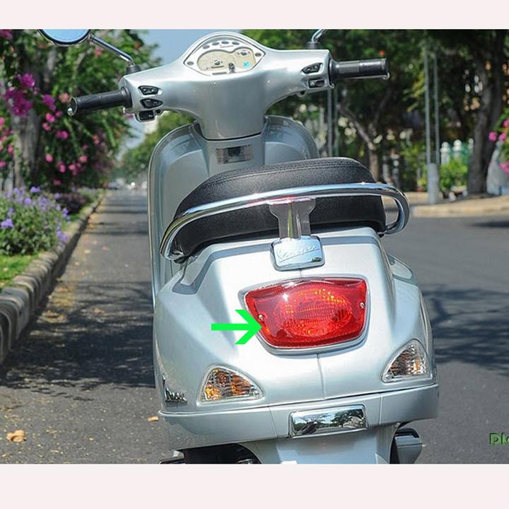 Nắp hậu xe Vespa LX