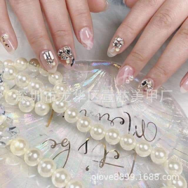 Vỏ trai pha lê chụp ảnh mẫu Nail