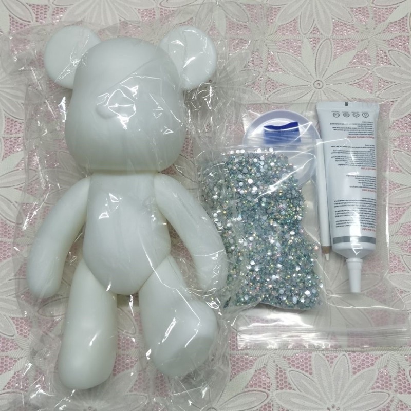 Gấu đính đá handmade bearbrick size 23cm