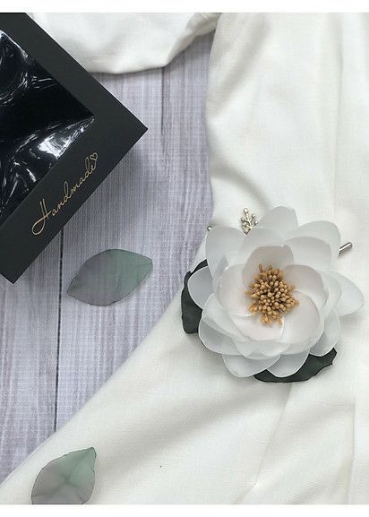 Hoa cài áo handmade bông hoa sen trắng