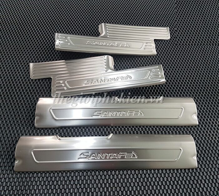 Bộ ốp bậc cửa, nẹp bước chân inox hyundai santafe 2019 – bên trong