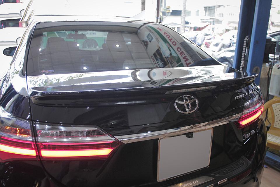 Đuôi gió theo xe Toyota Corolla Altis 2016 - 2018