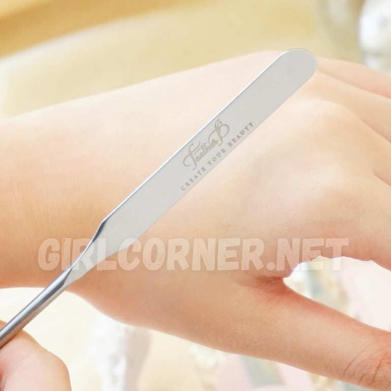 Thanh Tán Kem Nền Spatula Feather B