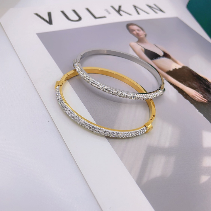 VÒNG TAY TITAN KHÔNG ĐEN GỈ CHẠM ĐƠN GIẢN