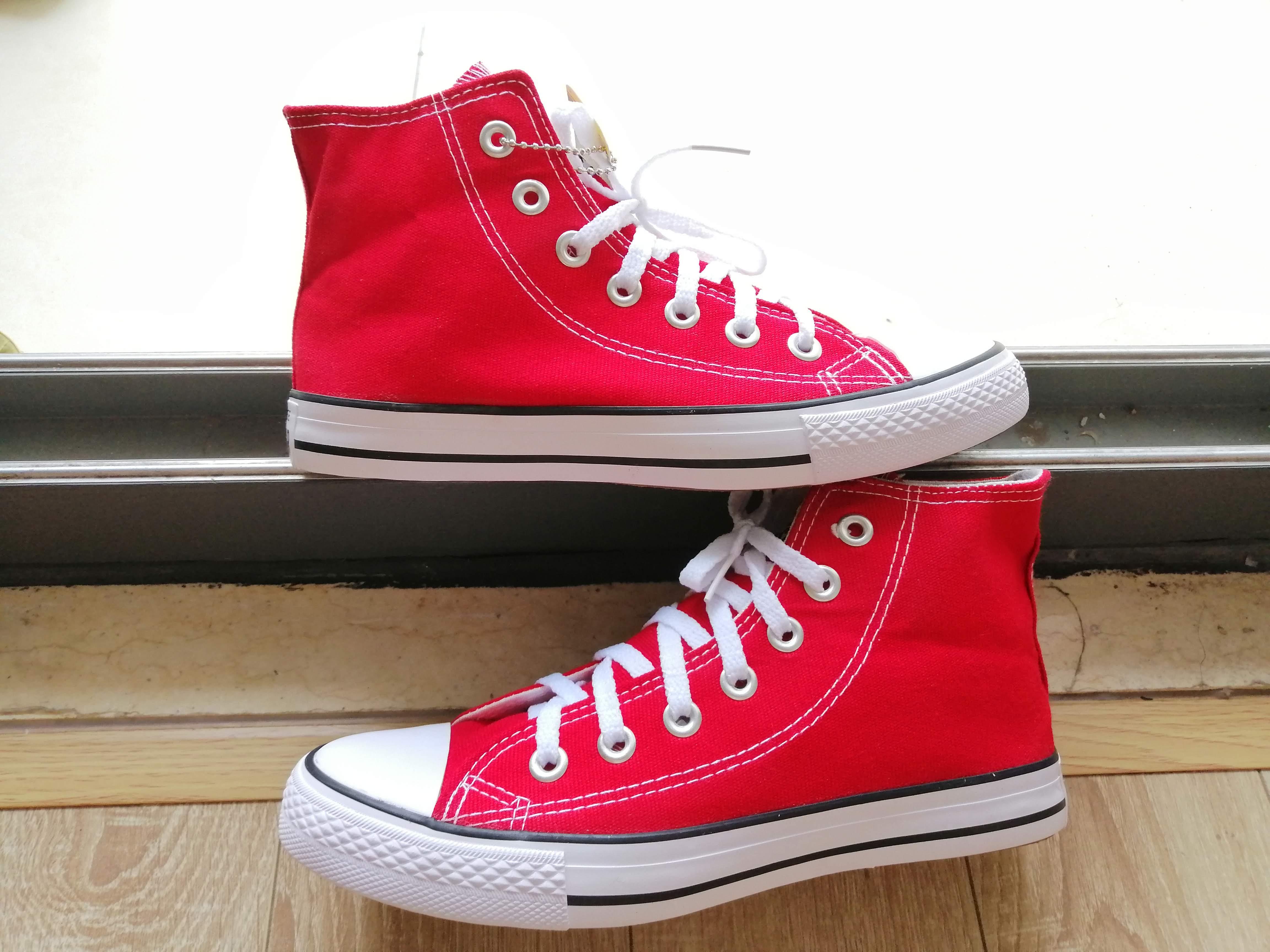 Converse Classic màu đỏ cổ cao