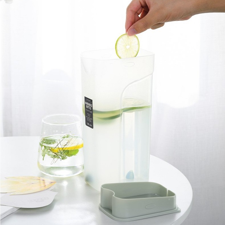 Bình đựng nước cao cấp Lock&Lock Handle Bottle HAP817 - dung tích 1.4L