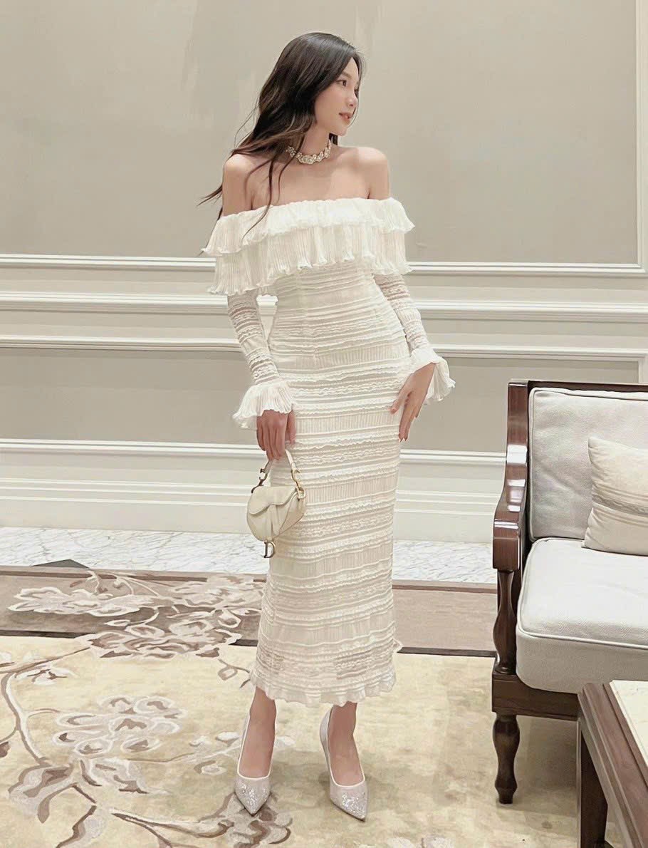 Đầm ren trễ vai phối bèo tay dài