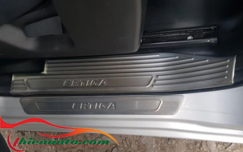 [Nhập RS0822 giảm 30k cho đơn 99k]Bộ ốp bậc cửa ngoài Ertiga 2017