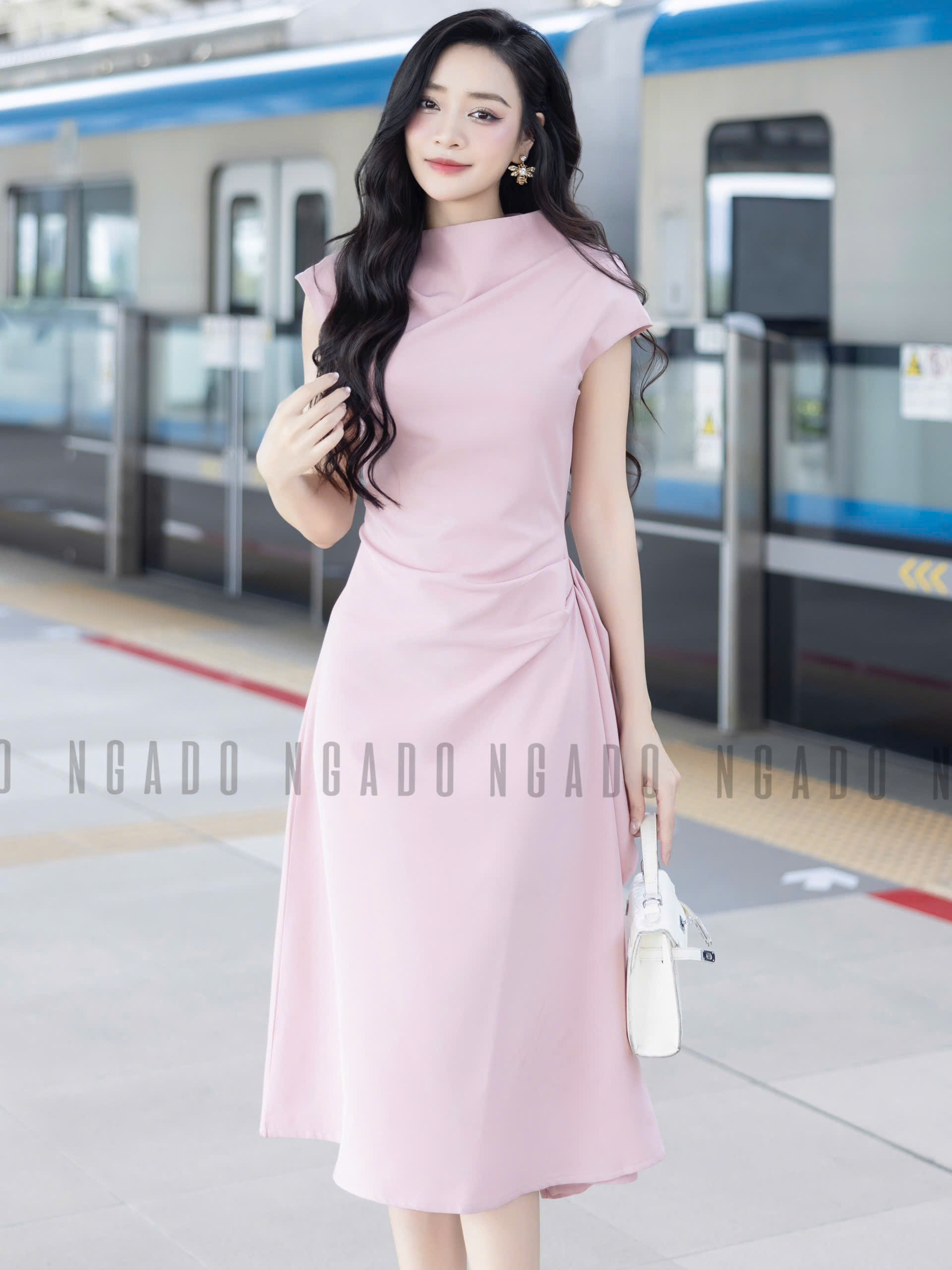[30.10 - Nhập FALAZLIVE02 giảm 200K] Đầm hồng cổ cao vạt xéo NGADO