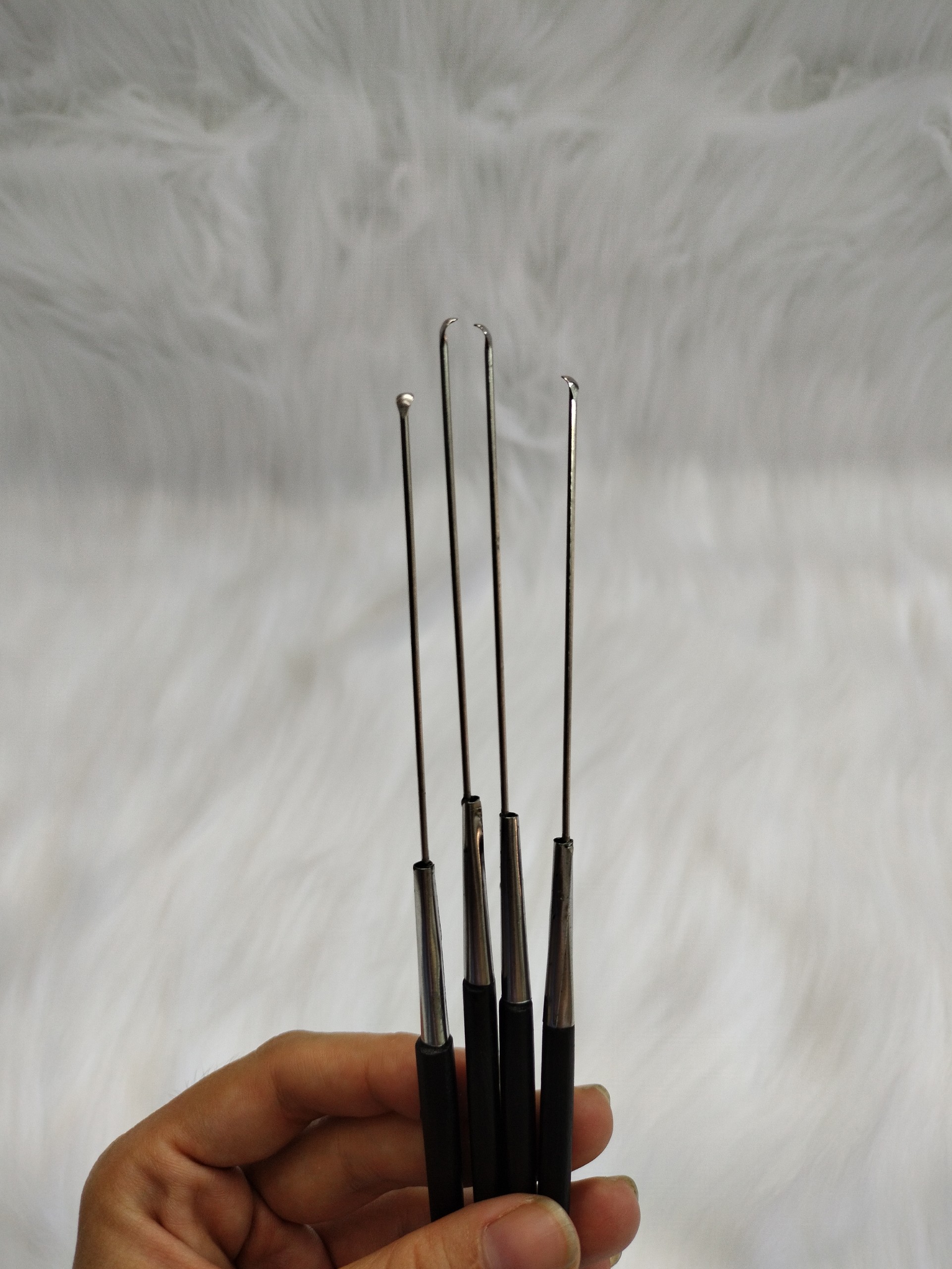 1 (một) Cây móc trong bộ ráy tai