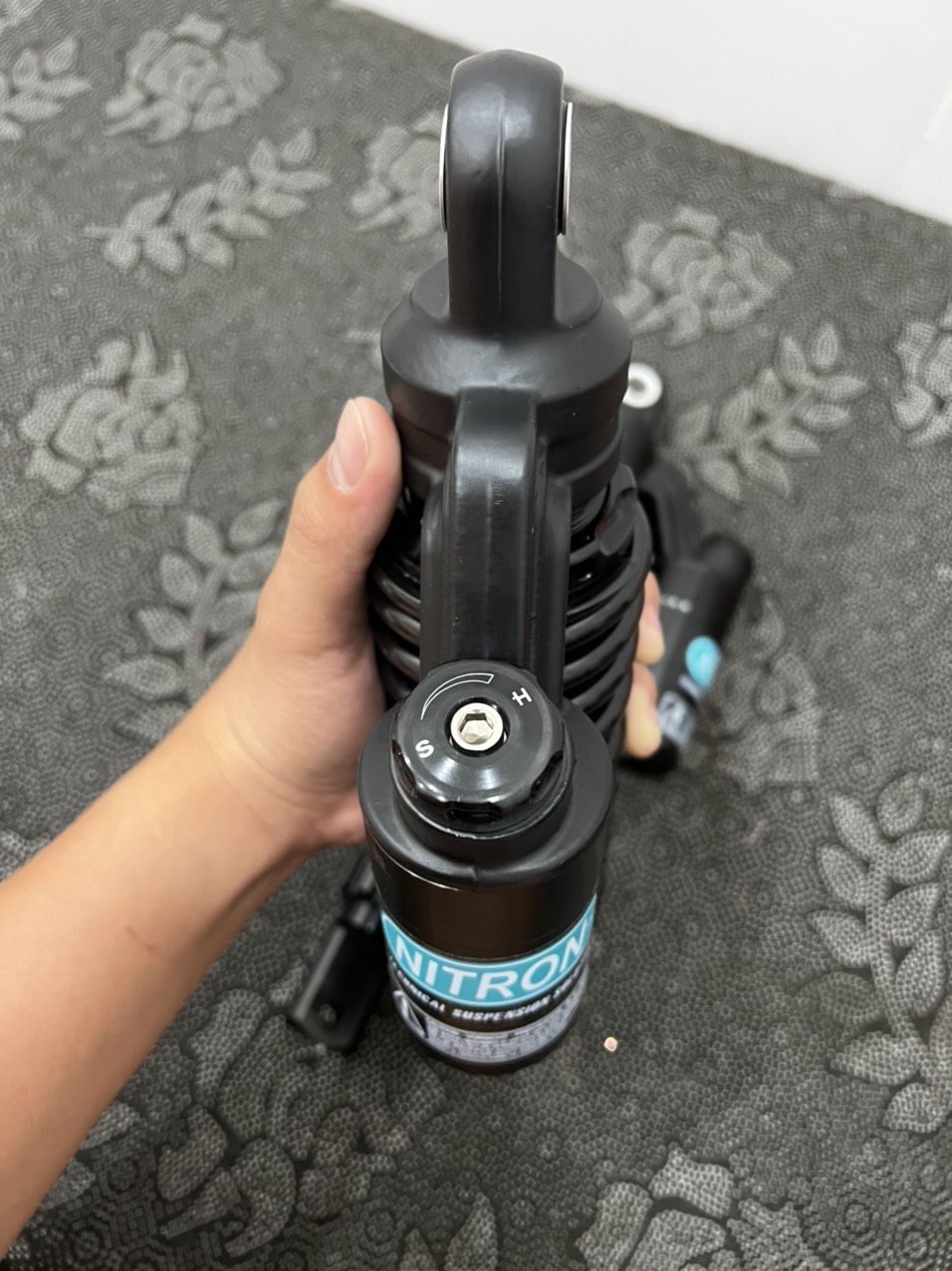 Phuộc Sau có bình dầu cho Airblade