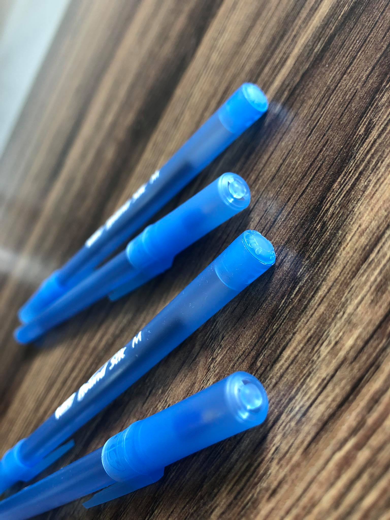 [HCM]4 bút BIC xanh round stic M pen tapping