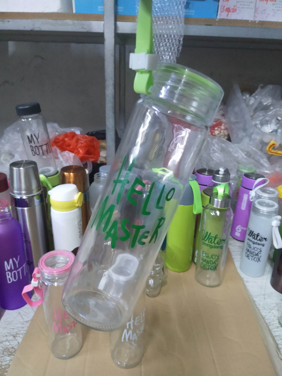 Bình Thuỷ Tinh Trong In Chữ Hello Master 420 ml