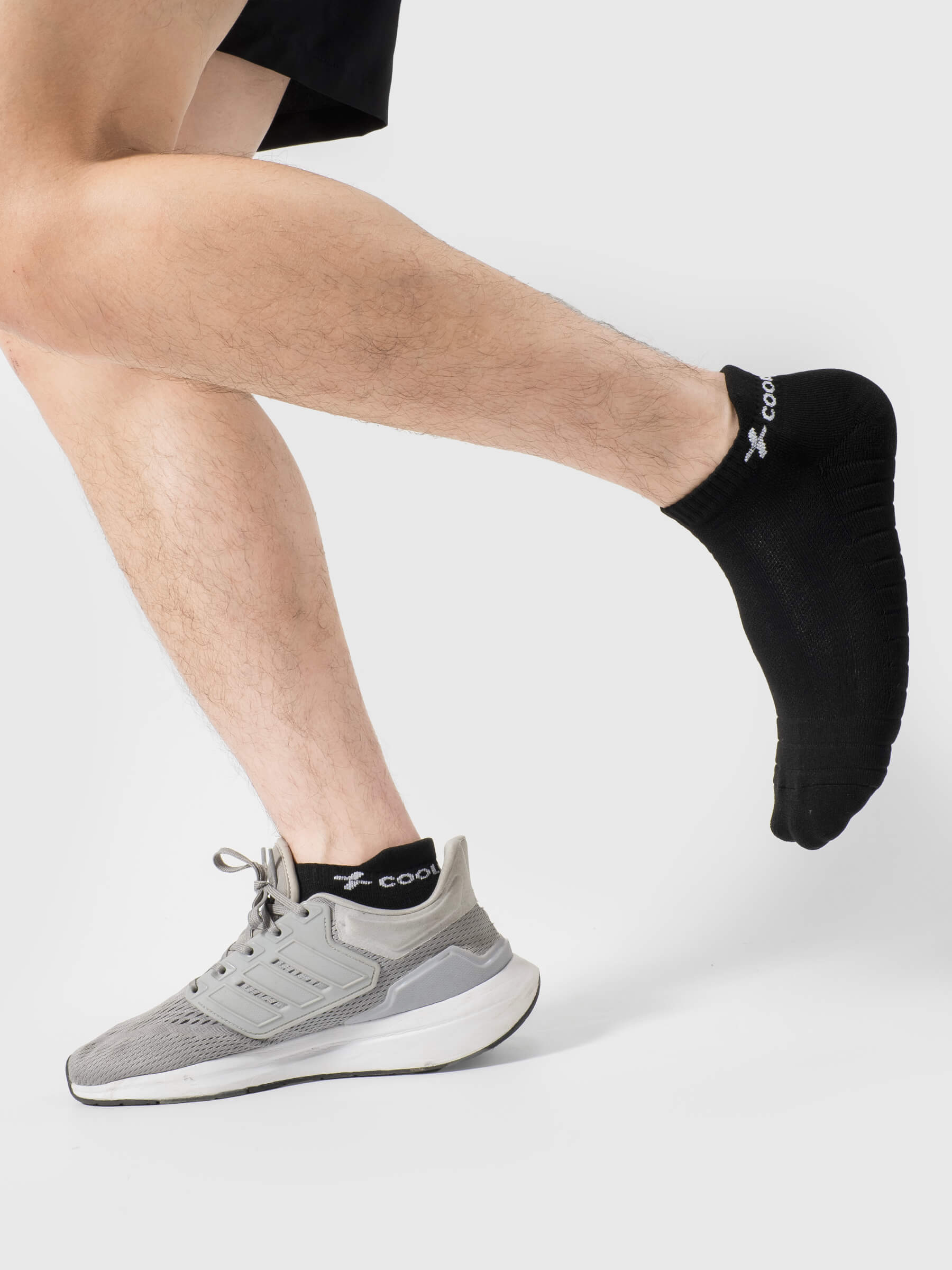 Tất Nam Chạy Bộ Essentials II Coolmate