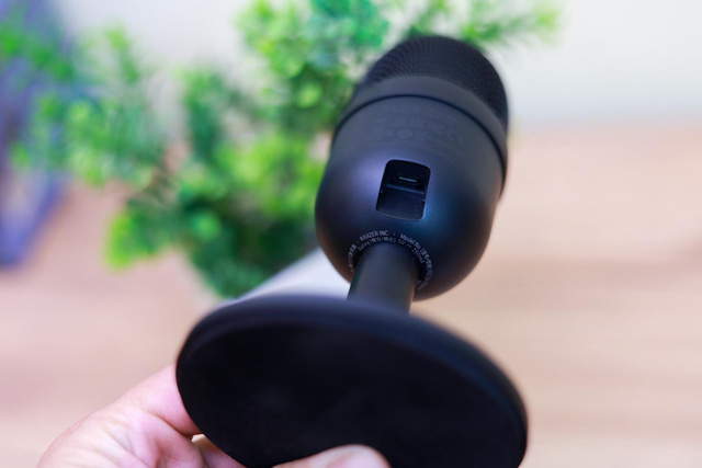 Thiết bị thu âm Razer Seiren Mini - Ultra-Compact Condenser Microphone