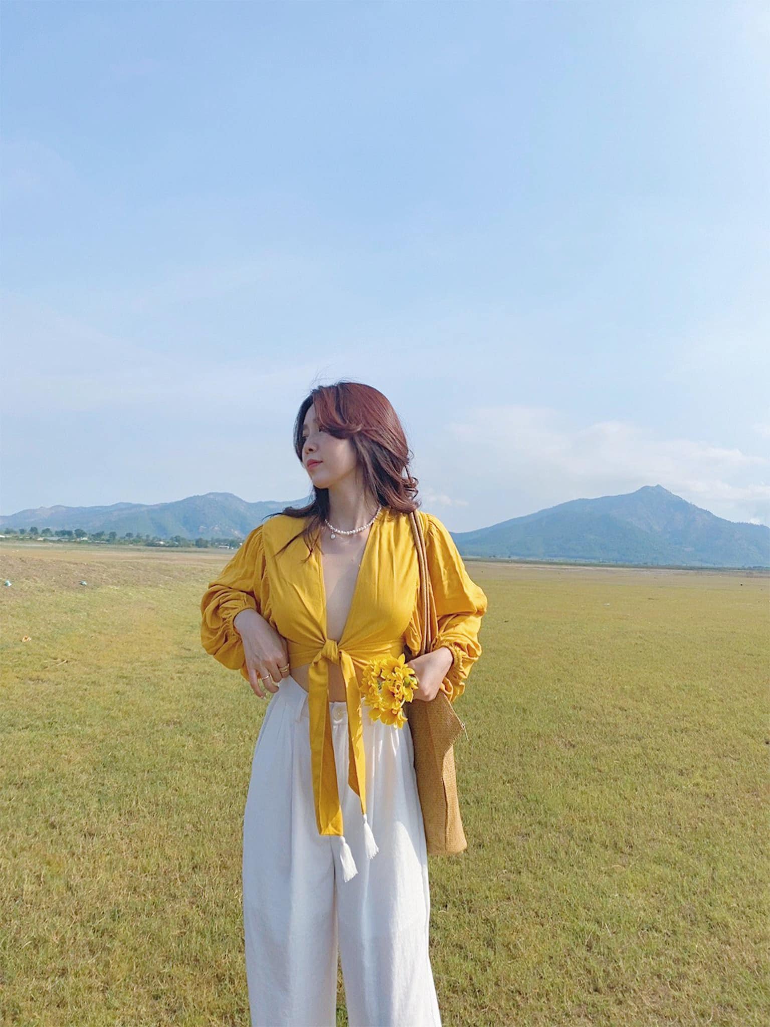 Áo cổ V Gey Top Gem Clothing SP060473