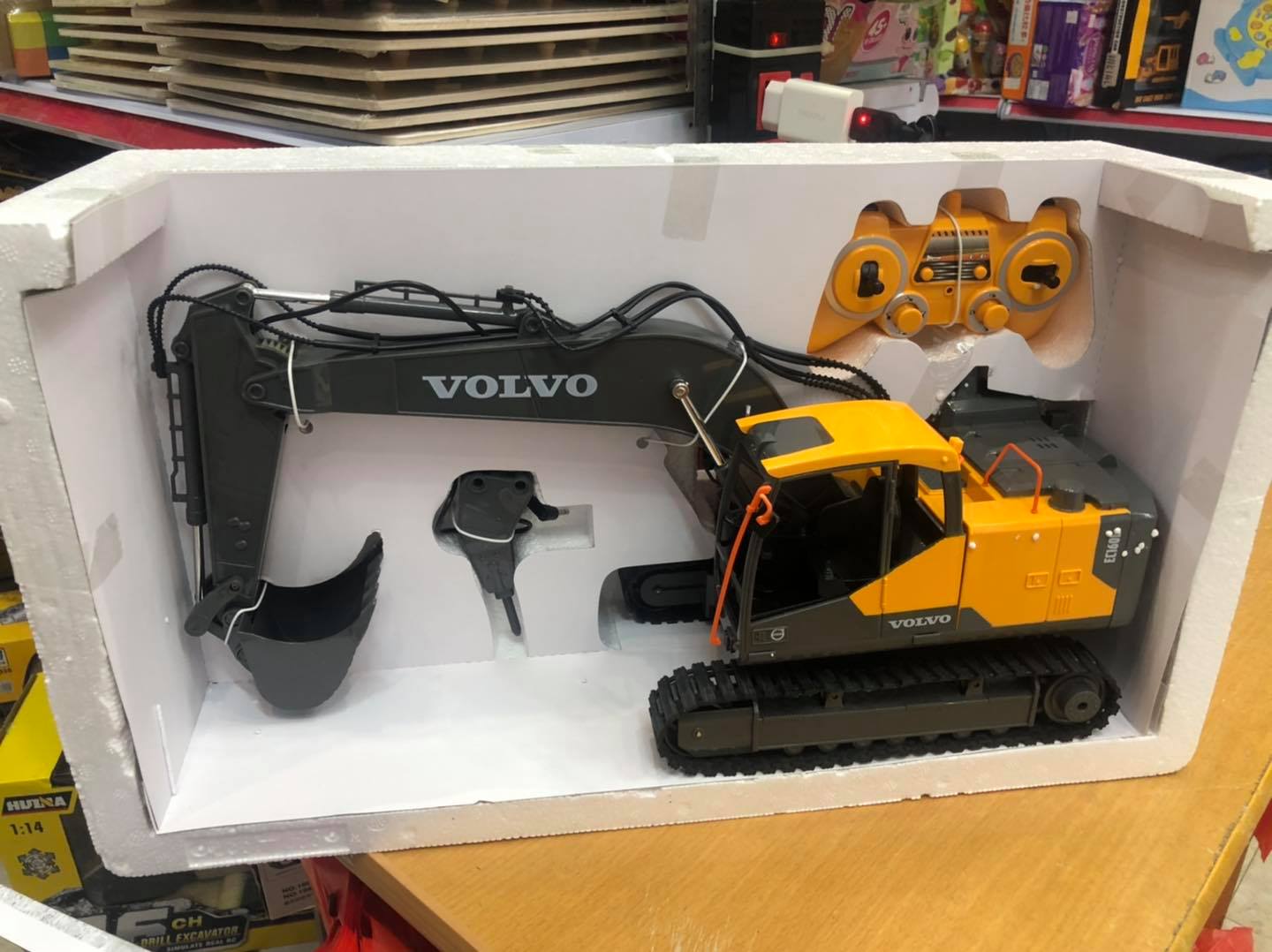 CT59 XE XÚC VOLVO CÓ THÊM ĐỤC VÀ GẮP THAY ĐỔI