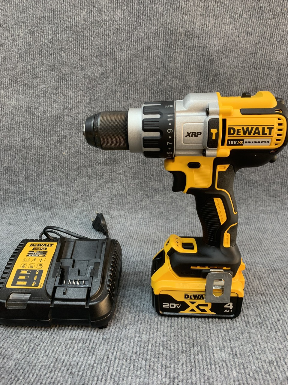 Bộ máy khoan pin động lực dùng pin 18V/20Vmax Dewalt DCD996 - Hàng chính hãng