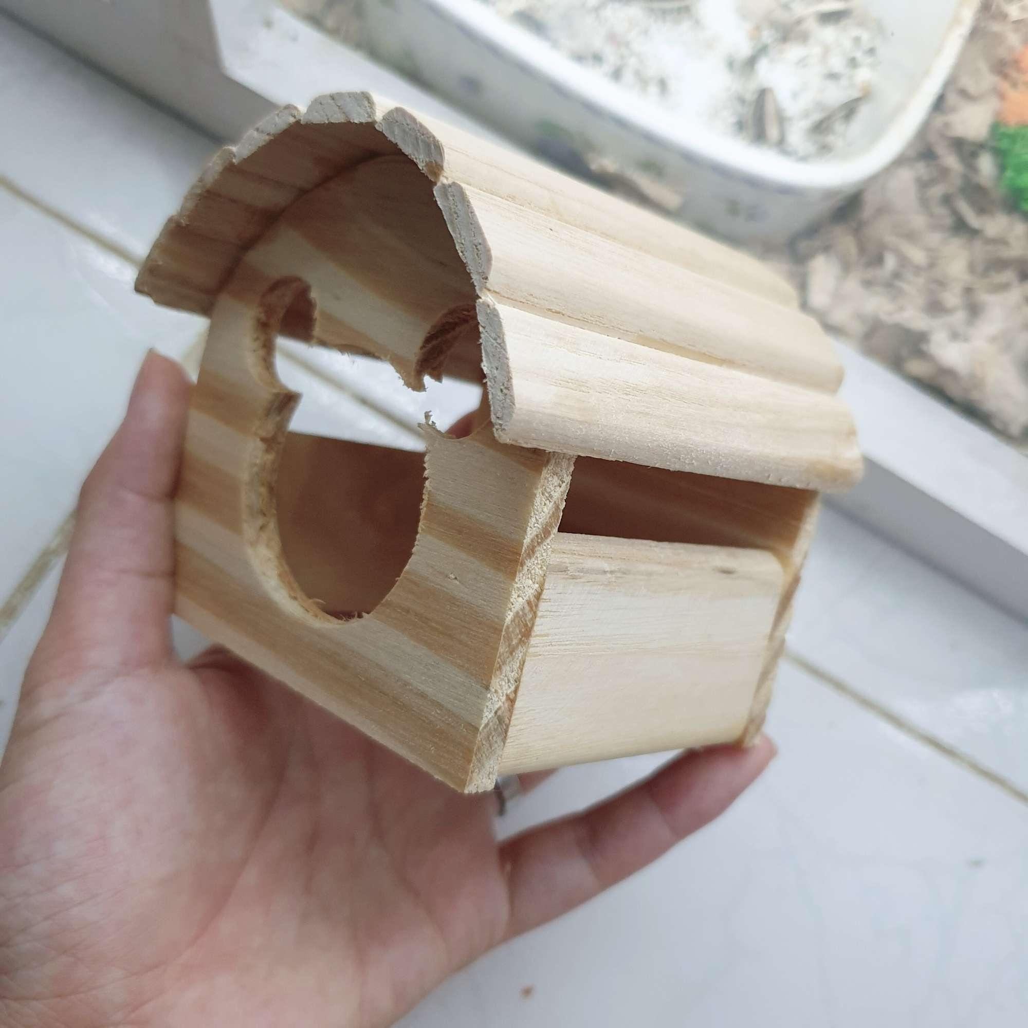 Nhà ngủ gỗ mái vòm chuột Mickey cho Hamster