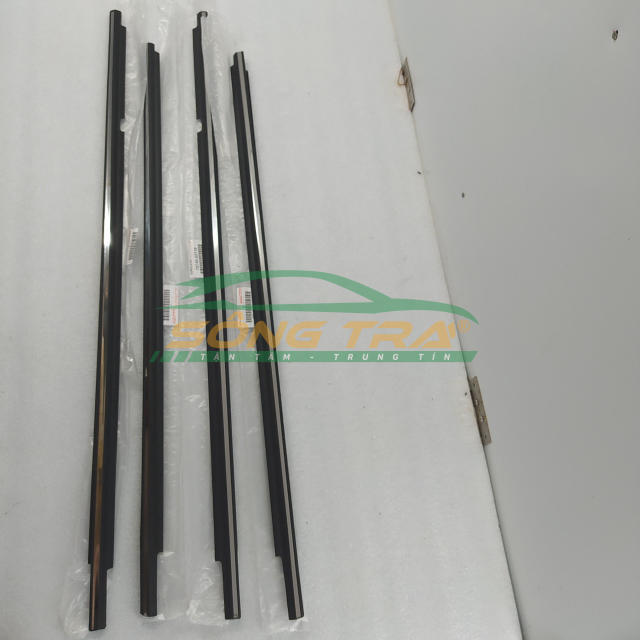 NẸP CHÂN KÍNH ALTIS (GIÁ 1 BỘ)