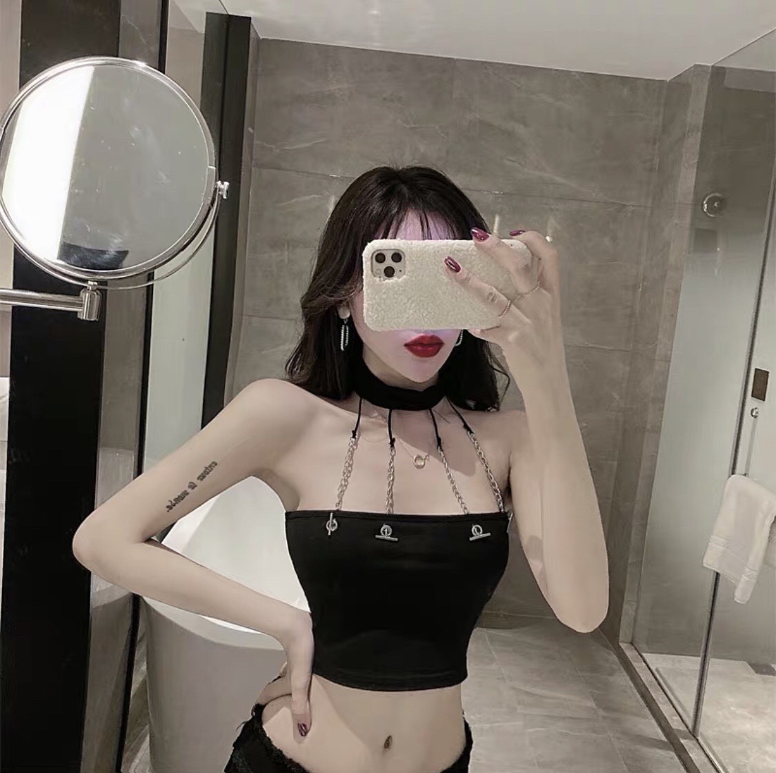 áo kiểu yếm khoen xích siêu cool