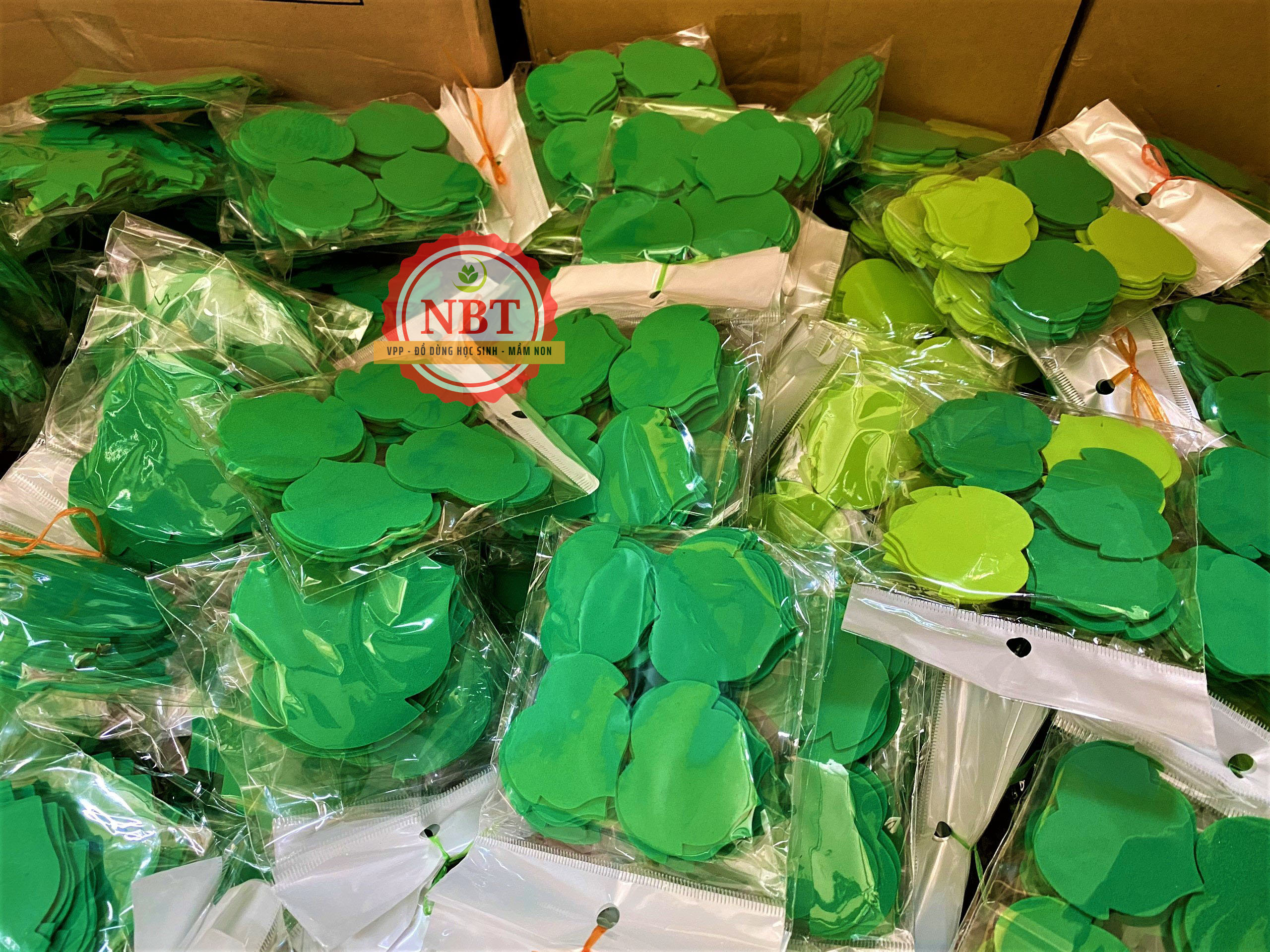 Lá xốp (20-30 lá) dặp sẵn trang trí mầm non - Handmade
