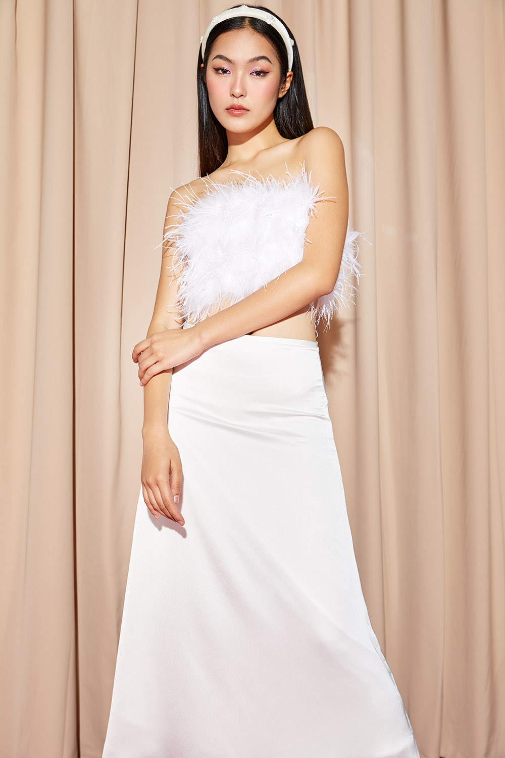 DOTTIE - Áo ống đính lông vũ T0621