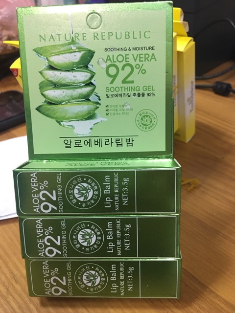 Son dưỡng môi Aloe Vera 92%